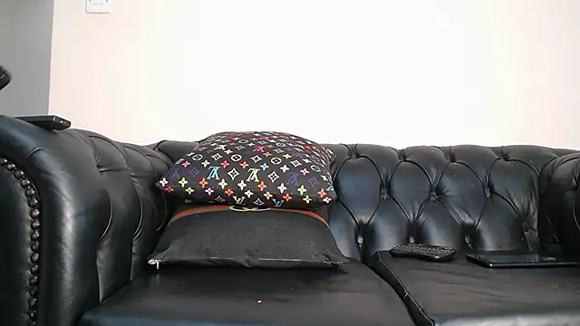 santa queenn online show from December 21, 2024, 12:38 pm