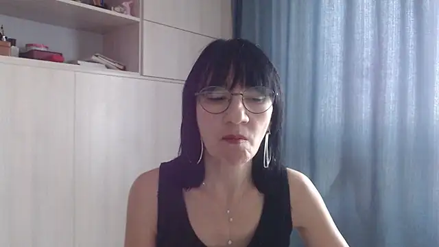 Erica95Bloom online show from September 14, 2025, 9:20 am