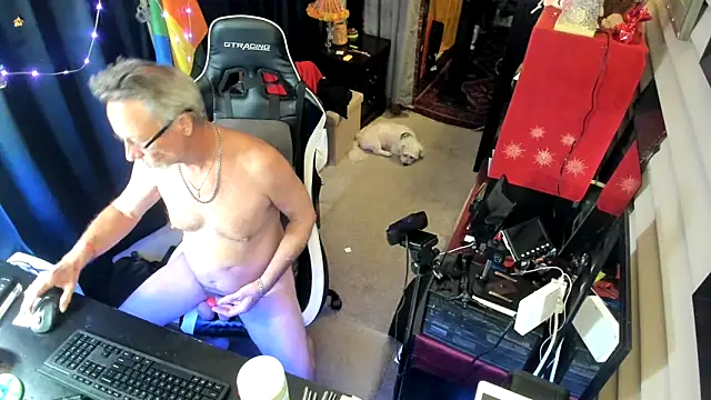 Daddysthick online show from May 21, 2026, 4:21 am