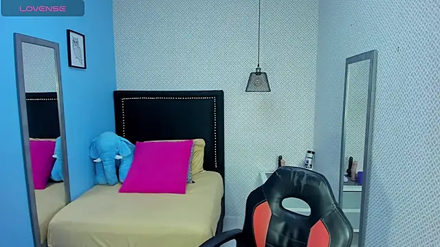 LORENADAVIES online show from February 3, 2025, 12:36 pm