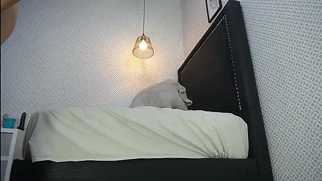 LORENADAVIES online show from March 7, 2025, 4:00 pm