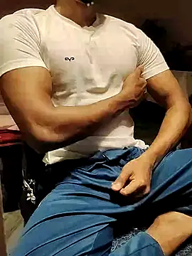 xxxhugedick0001 online show from February 26, 2025, 7:10 pm