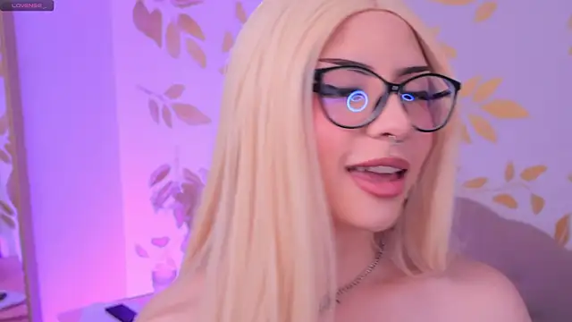 Misselektra   online show from September 18, 2025, 4:04 am