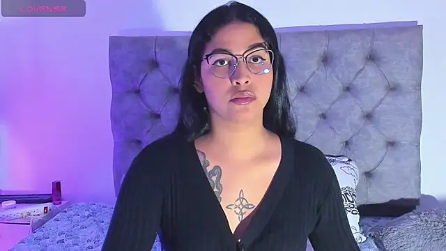 mabellfox online show from May 2, 2026, 9:09 pm