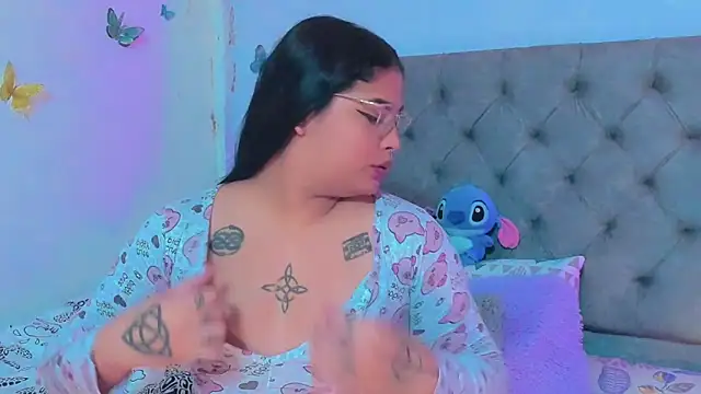 mabellfox online show from March 22, 2025, 6:47 pm