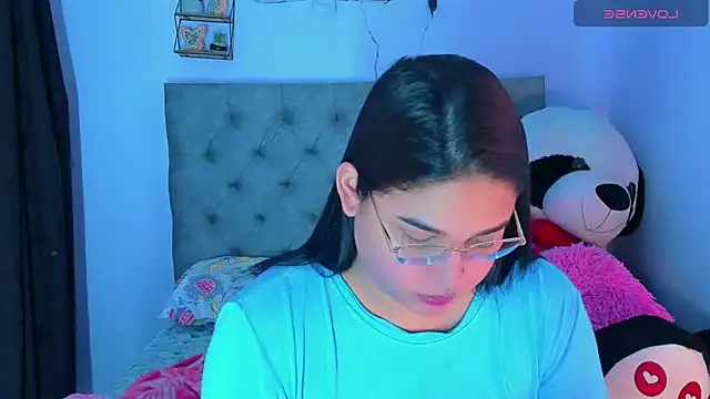 mabellfox online show from September 9, 2025, 6:17 pm