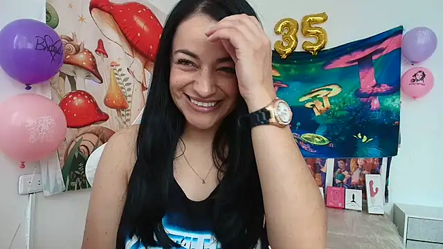 LovelyAzucena online show from May 1, 2026, 2:44 pm