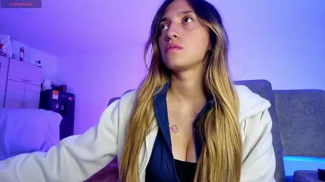 TiffanyBela online show from September 24, 2025, 3:35 am