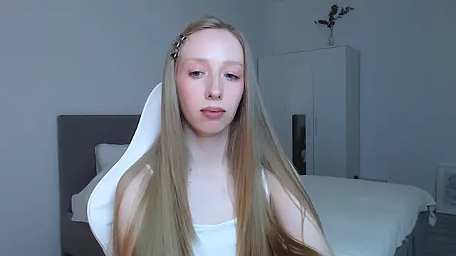 Luna insniity online show from October 3, 2025, 8:10 pm