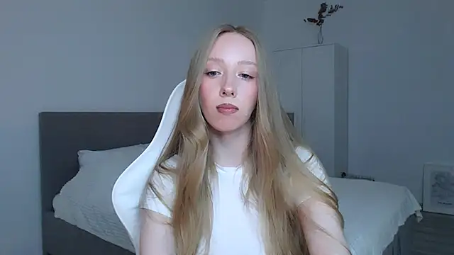 Luna insniity online show from October 8, 2025, 8:42 pm