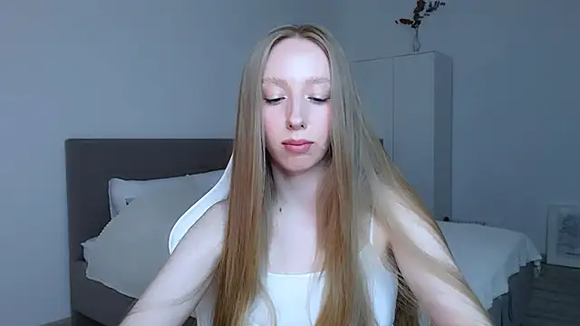 Luna insniity online show from September 15, 2025, 6:52 pm