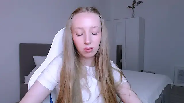 Luna insniity online show from November 14, 2025, 8:23 pm