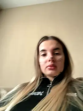 Donna Evans online show from October 31, 2025, 2:41 am