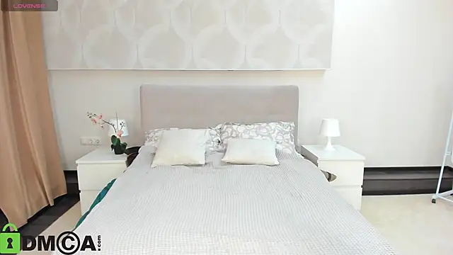 Donna Evans online show from November 14, 2025, 12:03 am