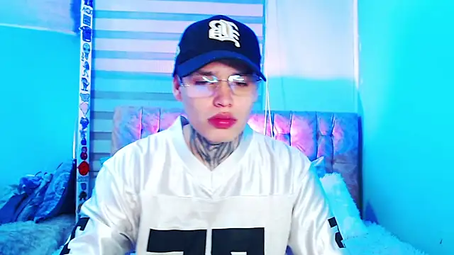  justinmoon2 online show from May 1, 2026, 12:48 am