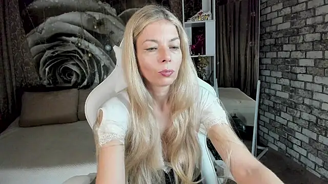 Eva Melow online show from May 3, 2026, 1:15 pm