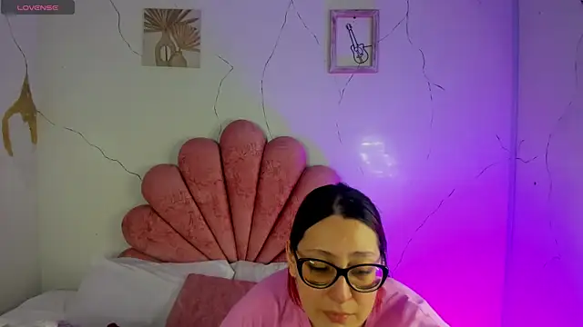 Snapshot of NiickyJones chatting on February 17, 2026, 10:40 pm NiickyJones online show from February 17, 2026, 10:40 pm