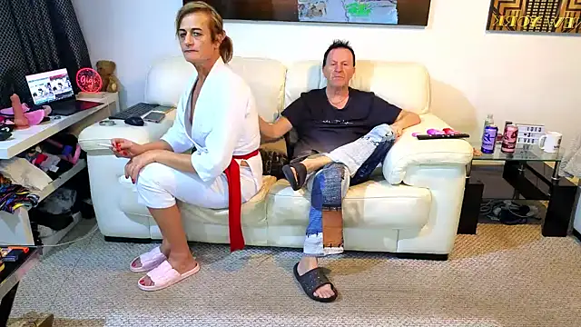 Snapshot of gigianddave chatting on December 18, 2024, 10:24 pm gigianddave online show from December 18, 2024, 10:24 pm