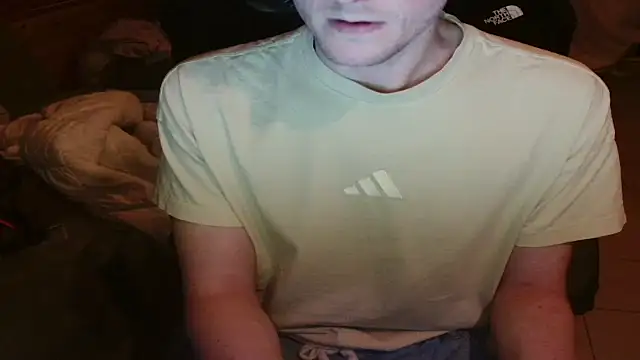 Snapshot of Str8boyy chatting on March 27, 2026, 12:41 am Str8boyy online show from March 27, 2026, 12:41 am