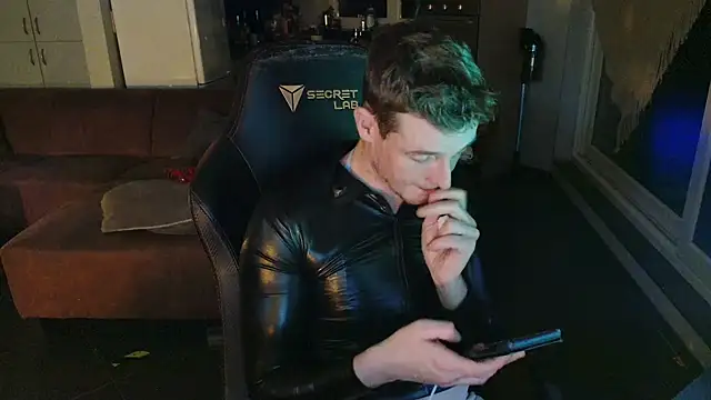 Snapshot of Str8boyy chatting on December 16, 2024, 12:26 am Str8boyy online show from December 16, 2024, 12:26 am