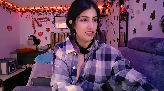 azahar  ziiz online show from March 9, 2025, 5:39 pm