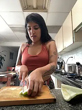 Snapshot of azahar__ziiz chatting on March 6, 2026, 5:19 pm azahar ziiz online show from March 6, 2026, 5:19 pm