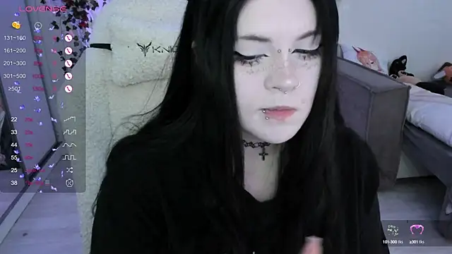 SelenaCute online show from October 17, 2025, 5:33 am