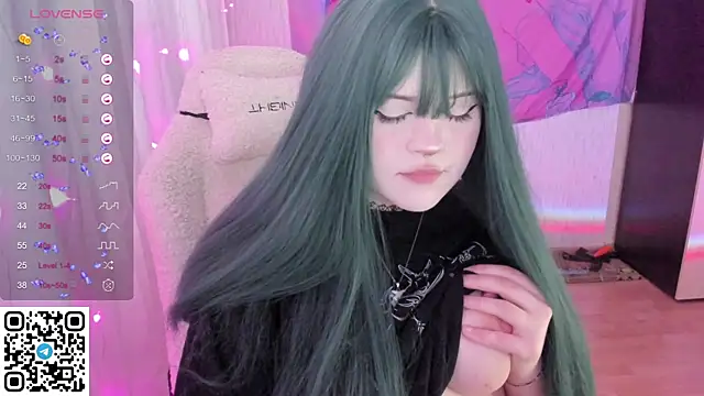 SelenaCute online show from May 13, 2026, 6:09 am