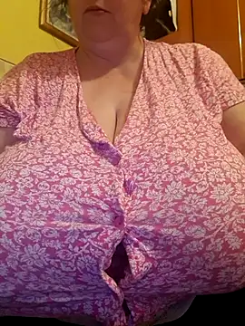 Nataliesbestjuggs online show from October 6, 2025, 7:36 pm