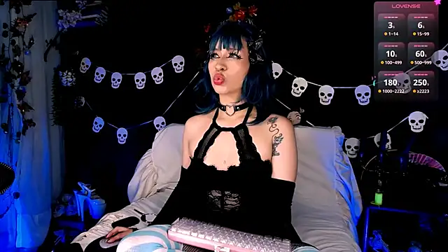 kitty roxy online show from November 16, 2025, 4:06 am