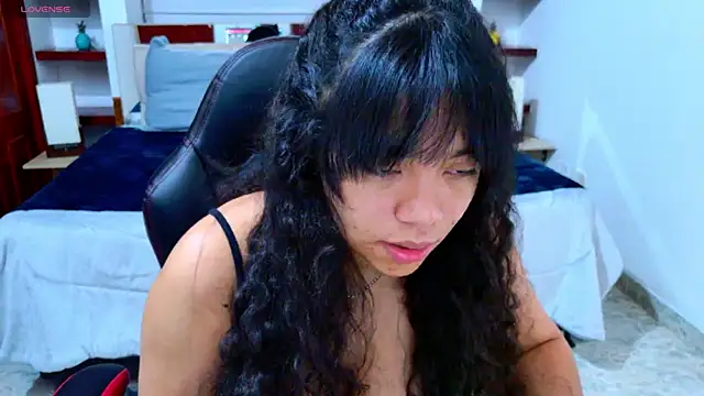 laureentt  online show from October 23, 2025, 3:05 am