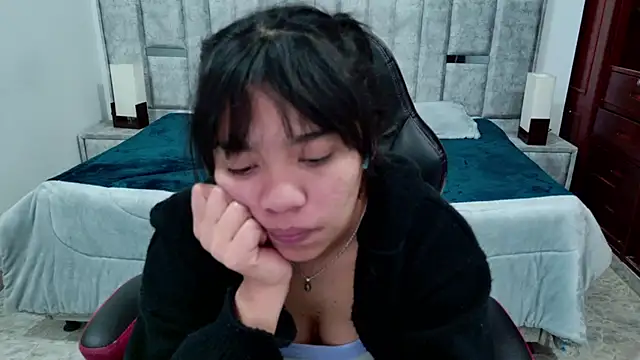 Snapshot of laureentt_ chatting on August 1, 2026, 3:15 am laureentt online show from August 1, 2026, 3:15 am