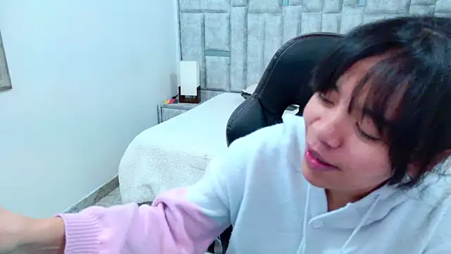 Snapshot of laureentt_ chatting on July 23, 2026, 3:26 am laureentt online show from July 23, 2026, 3:26 am