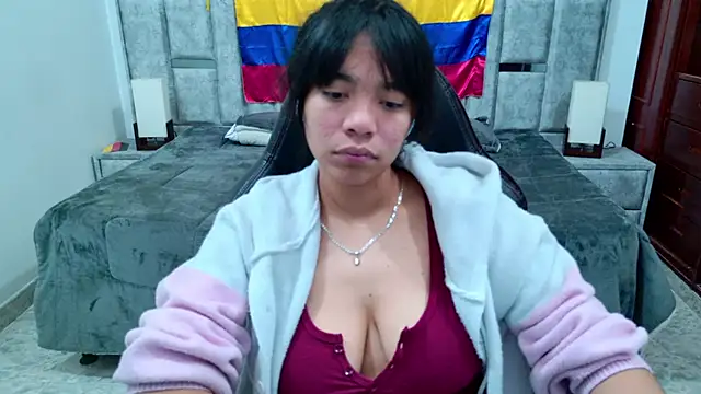 Snapshot of laureentt_ chatting on July 2, 2026, 3:23 am laureentt online show from July 2, 2026, 3:23 am