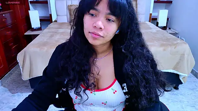 laureentt  online show from October 9, 2025, 3:07 am