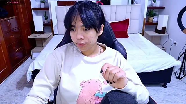 laureentt  online show from September 13, 2025, 3:17 am