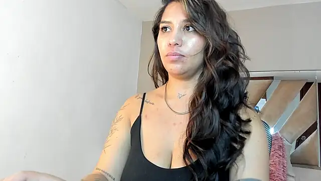 sharlott18 online show from January 14, 2025, 4:18 pm