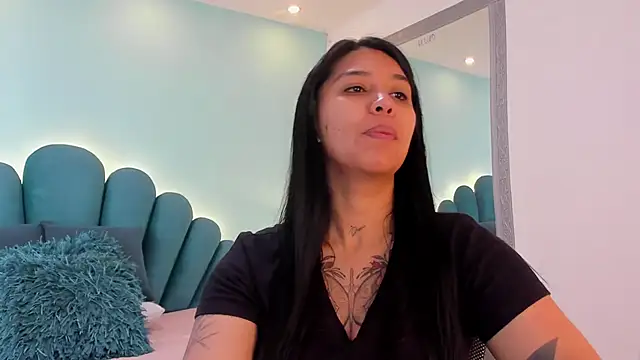 sharlott18 online show from March 14, 2026, 12:22 pm