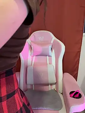 Snapshot of Felicia_smok3 chatting on March 17, 2026, 3:31 am Felicia smok3 online show from March 17, 2026, 3:31 am