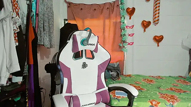 SofiaOlivares online show from February 17, 2025, 6:28 pm