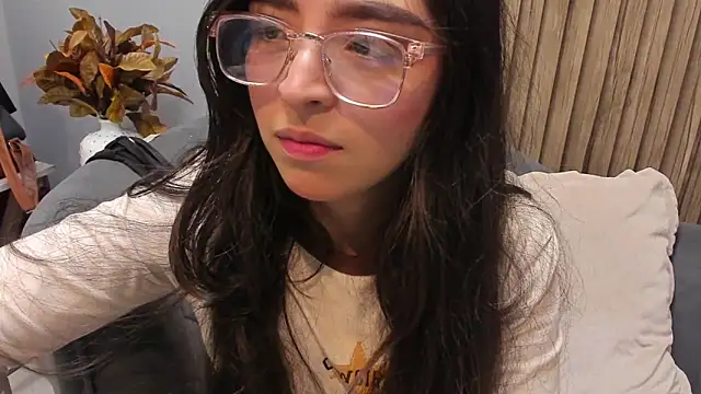 Eva Macalliter online show from March 20, 2025, 2:40 am