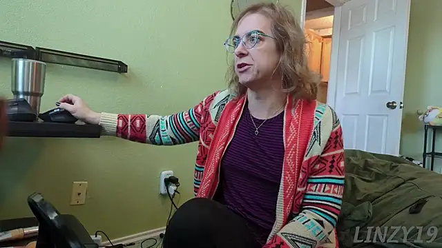 Linzy 19 online show from December 19, 2025, 2:41 pm