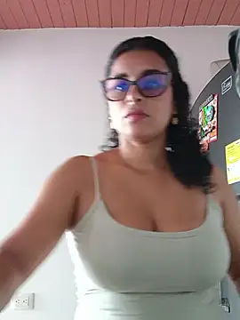 Snapshot of Alizon_1 chatting on July 19, 2026, 7:32 pm Alizon 1 online show from July 19, 2026, 7:32 pm