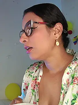 Snapshot of Alizon_1 chatting on July 4, 2026, 6:56 pm Alizon 1 online show from July 4, 2026, 6:56 pm