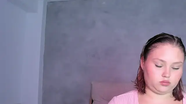 YuliCardona  online show from June 25, 2026, 7:30 pm