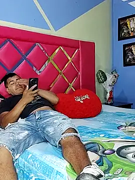 Snapshot of ViolettAndCandy chatting on December 17, 2025, 3:06 pm ViolettAndCandy online show from December 17, 2025, 3:06 pm