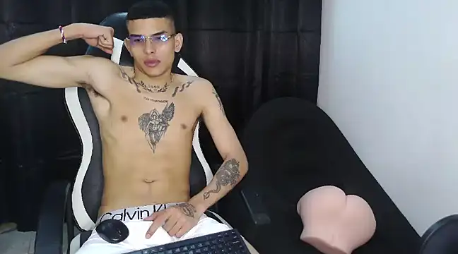 Snapshot of hot_king20 chatting on March 3, 2025, 6:24 pm hot king20 online show from March 3, 2025, 6:24 pm