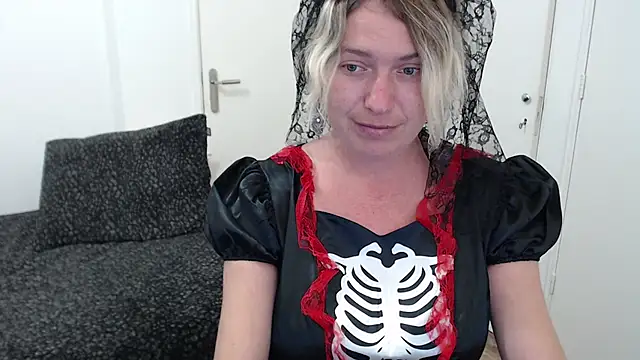 cumfun online show from October 28, 2025, 1:43 pm