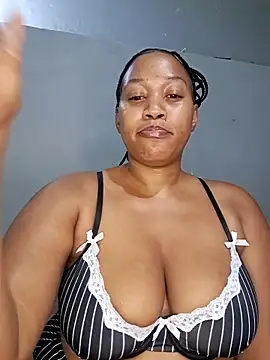 Toya P online show from October 18, 2025, 9:06 pm