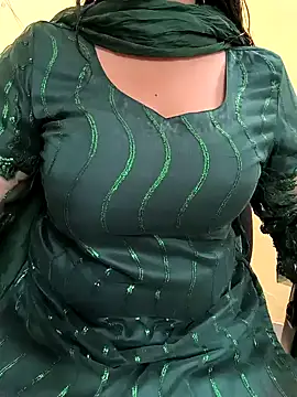 Snapshot of lovely_zara chatting on February 10, 2025, 6:20 am lovely zara online show from February 10, 2025, 6:20 am